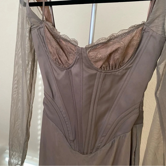 House of CB ‘Safran’ Mocha Corset Midi Dress tan NWOT size‎ M - Picture 10 of 14